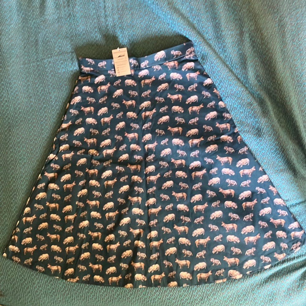 Pencil skirt with hippo pattern